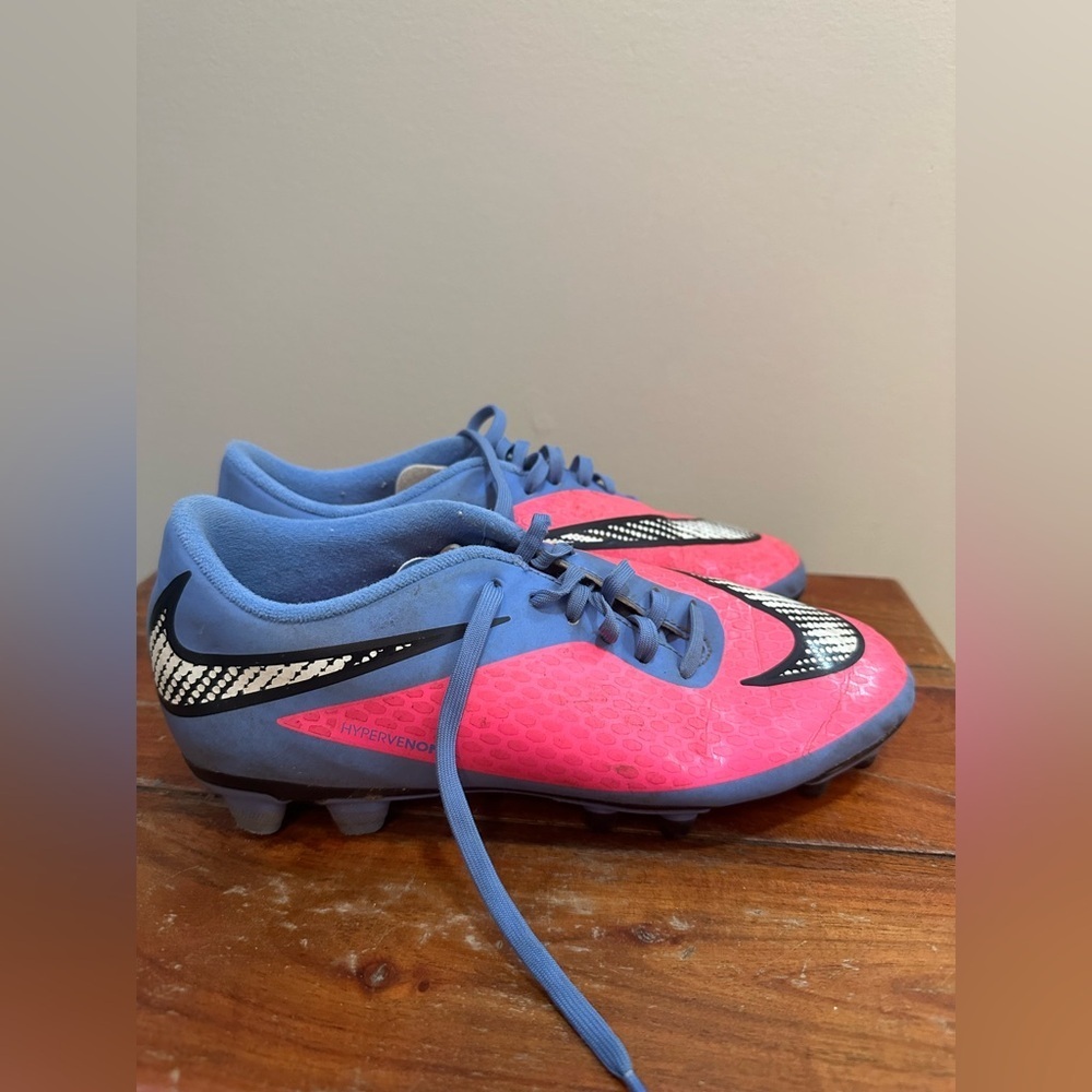 Nike Youth Hypervenom Soccer Cleat Pink and Blue Size 9